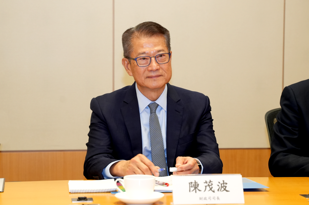<strong>陈茂波：共同努力打拼 香港将更繁荣</strong>